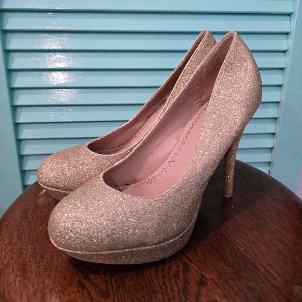 Olsenboye Gold Glitter Sparkly Platform Pumps, Size 8M